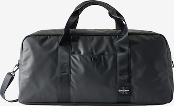 Calvin Klein Viikonloppulaukku värissä musta: etupuoli