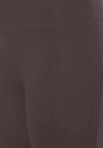 LASCANA - Skinny Leggings en marrón