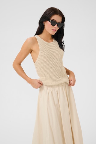 My Essential Wardrobe Knitted top in Beige: front