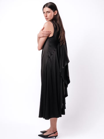 IORGONI - Vestido 'La Fontaine Dress' en negro