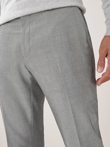 Next Regular Pantalon in Grijs