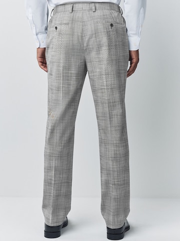 Regular Pantalon à plis 'Motionflex' Next en gris