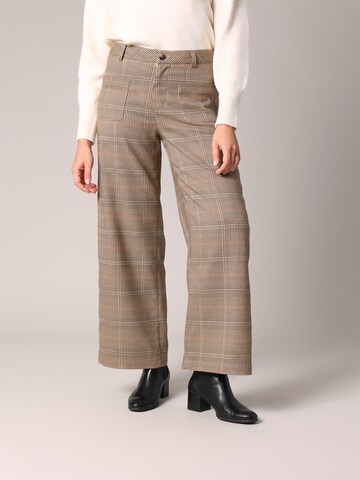 Bootcut Pantalon 'Lysiade' Deeluxe en beige