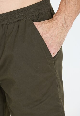 NOU Regular Shorts 'Helvetia' in Grün