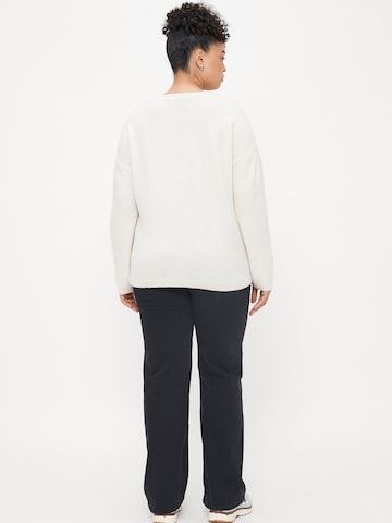 Vero Moda Curve Pullover 'BESTI' in Beige