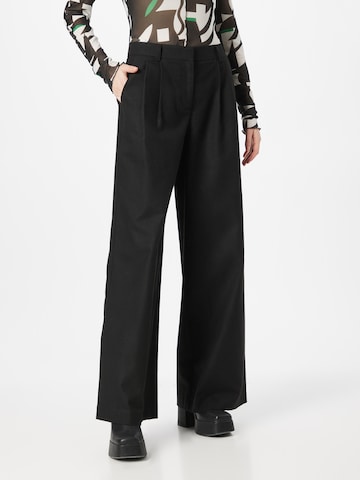 Pantaloni con pieghe 'Stephsa' di NA-KD in nero: frontale