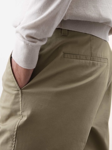 regular Pantaloni chino di Marks & Spencer in beige