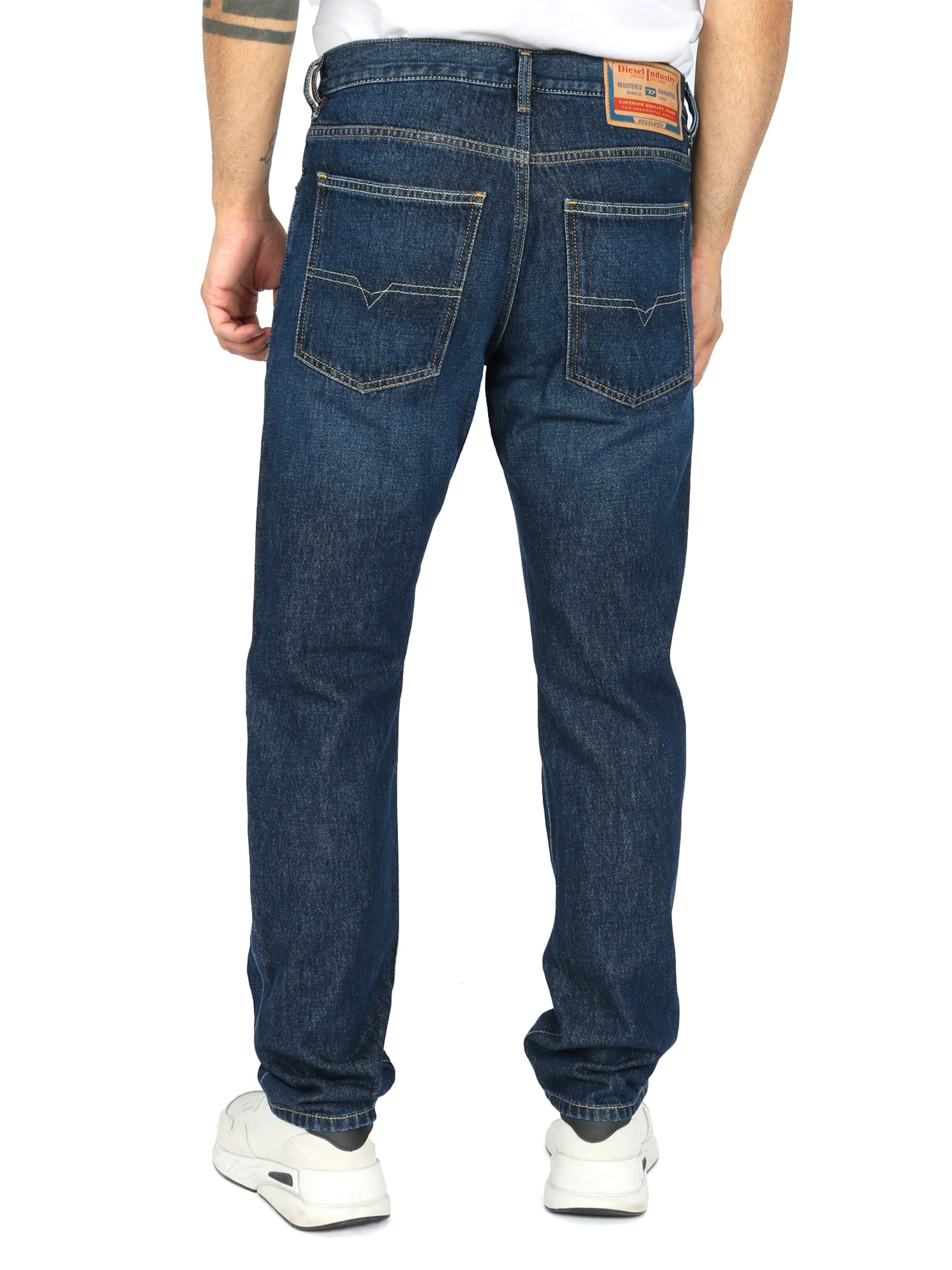 Slimfit Jeans 'Straight 1995 D-SARK' di DIESEL in blu