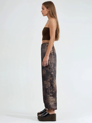 Qu Style Tapered Trousers in Brown