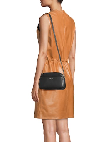 MICHAEL Michael Kors Чанта с презрамки в черно