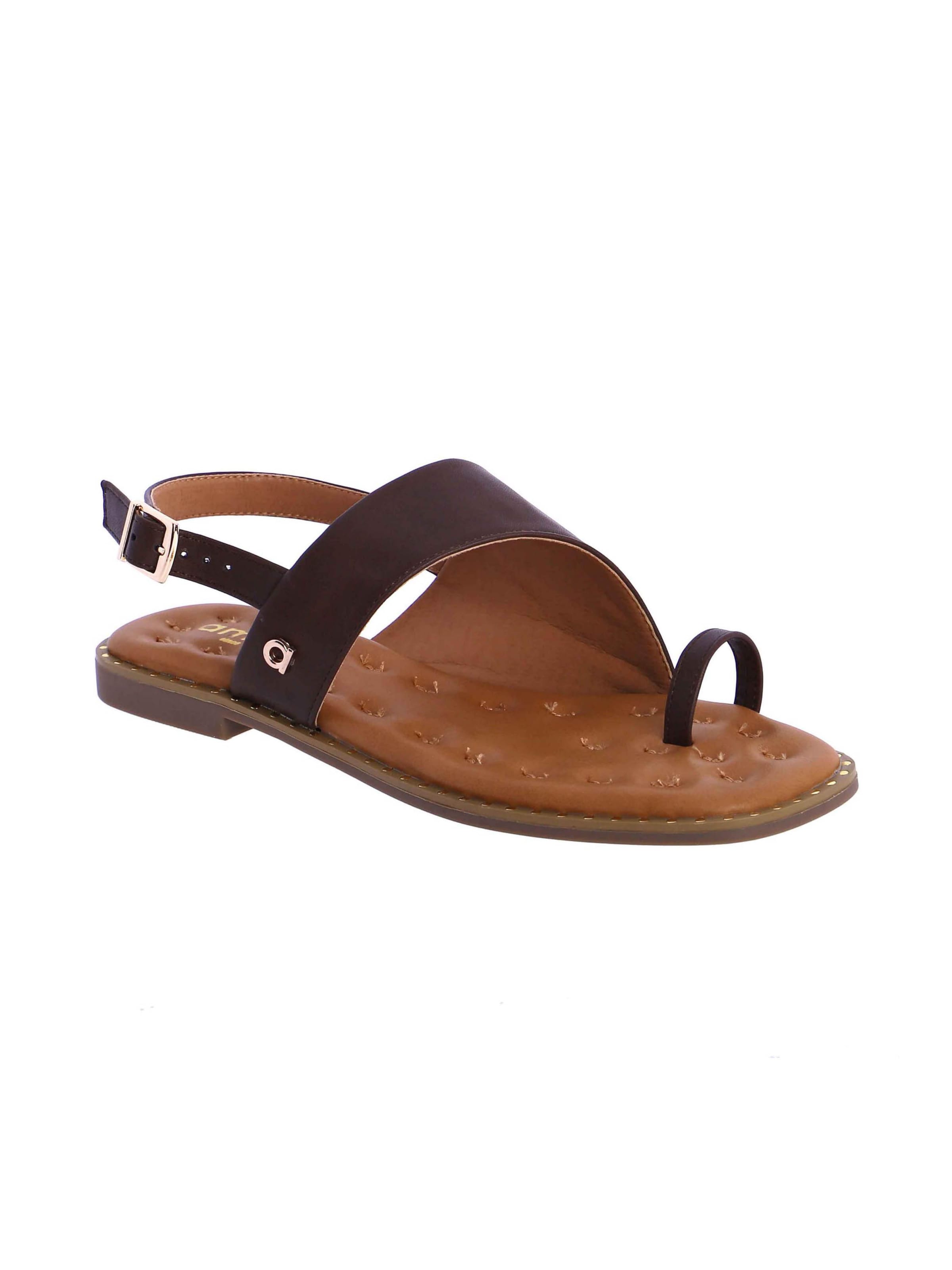 Amichi - Zapatillas 'Sandalia plana para mujer Olaia de piel sintética y cierre tobillero de hebilla' en marrón: frente