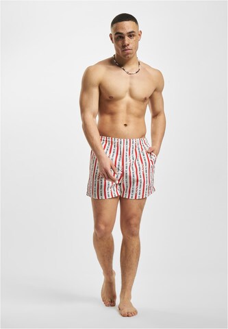 Shorts de bain Karl Kani en rouge