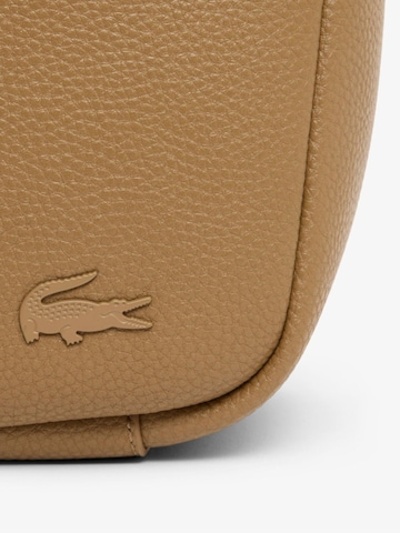 LACOSTE Válltáska - barna