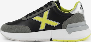 MUNICH Matalavartiset tennarit 'Versus' värissä musta: etupuoli