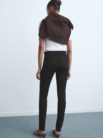 MANGO Slimfit Jeans 'NEWISA' in Zwart