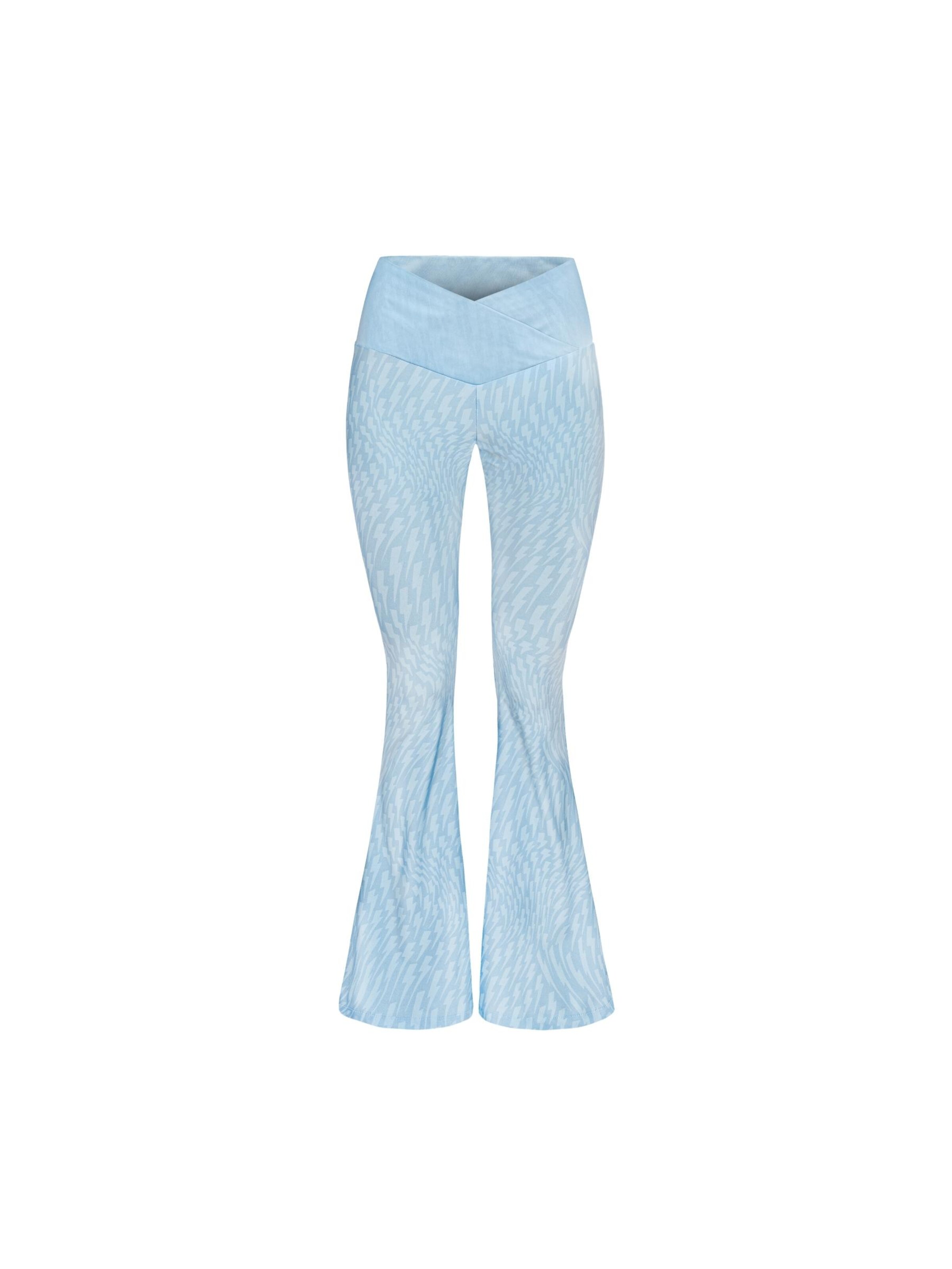 Flared Pantaloni sportivi 'Baby Blue' di EKCENTRIK in blu: frontale