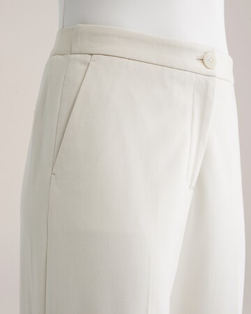 WE Fashion Široke hlačnice Hlače z naborki | bela barva