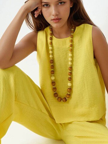 Pantalons de tailleur Hiccup en jaune