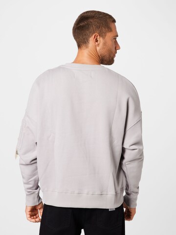 ALPHA INDUSTRIES Sweatshirt in Grey