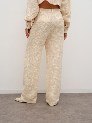 Wide leg Pantaloni con pieghe 'Belana' di RÆRE by Lorena Rae in beige