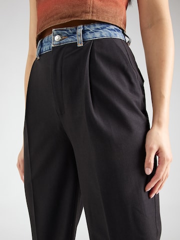 Loosefit Pantaloni con pieghe di TOPSHOP in grigio