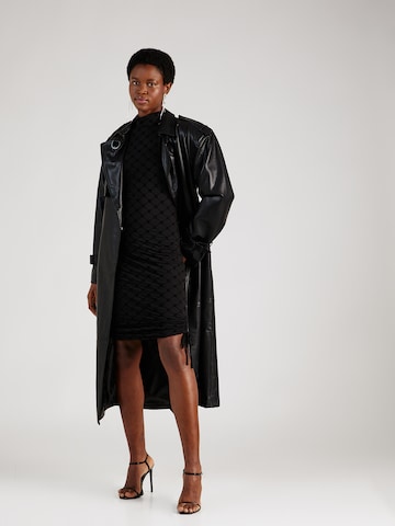 Robe 'Fierce' Oval Square en noir