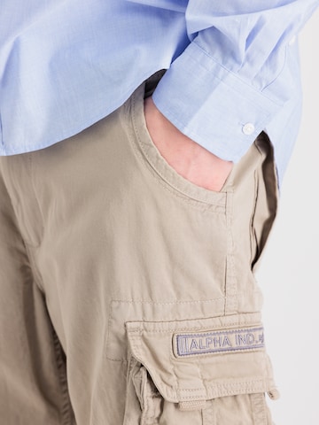 Regular Pantalon cargo ALPHA INDUSTRIES en beige