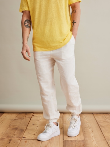 Effilé Pantalon 'Luca' DAN FOX APPAREL en blanc : devant