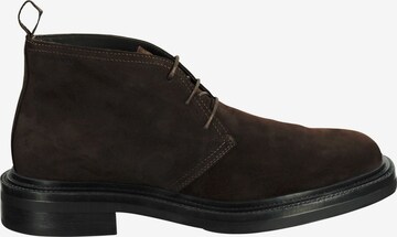 GANT Chukka Boots in Bruin