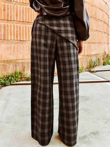 Bershka Bő szár Nadrág - barna