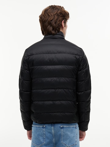 Tommy Jeans Overgangsjakke i sort