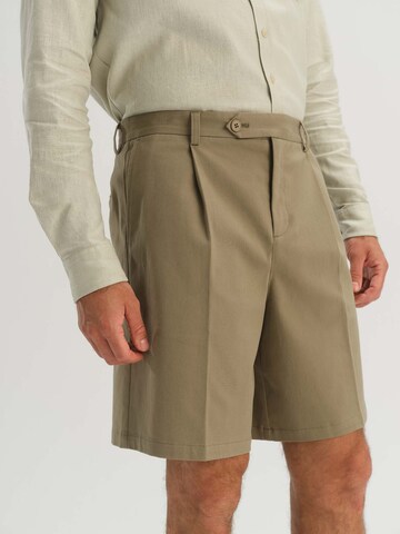 Regular Pantalon à pince TRAPP en vert