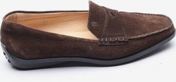 Tod's Flats & Loafers in 35 in Brown: front