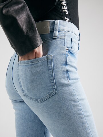 DKNY Skinny Jeans in Blue