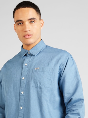 WRANGLER - Ajuste regular Camisa 'LEAD' en azul