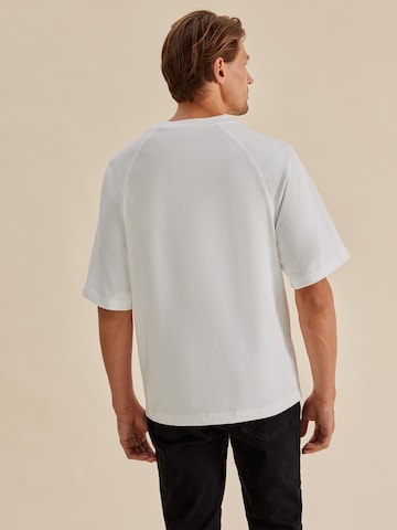 DAN FOX APPAREL Тениска 'Simeon' в бяло