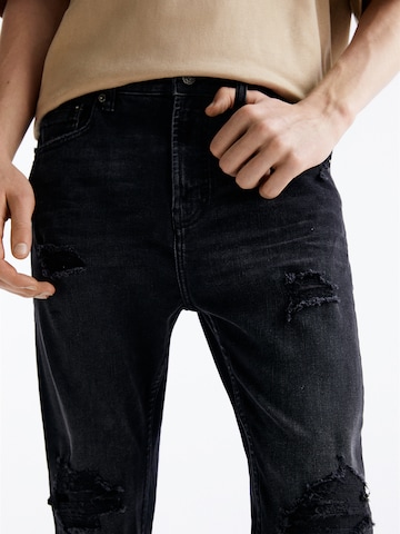 Pull&Bear Tapered Jeans in Schwarz