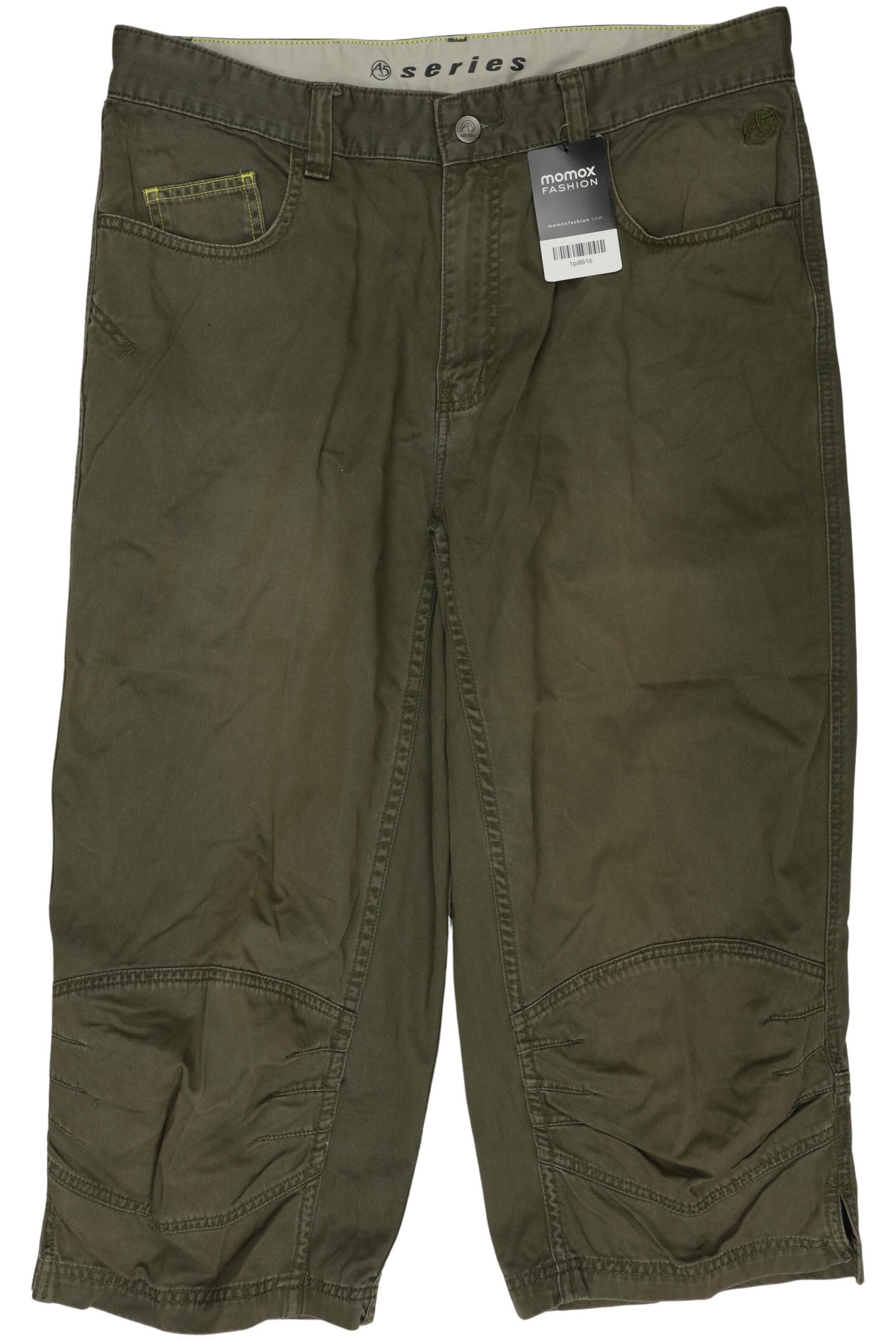 THE NORTH FACE Shorts in 34 in Green: front