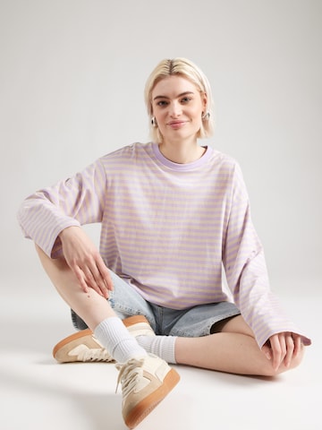 T-shirt Monki en violet : devant