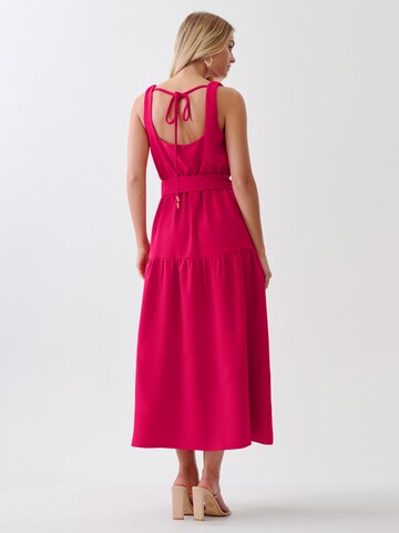 Tussah - Vestido de verão em vermelho: atrás