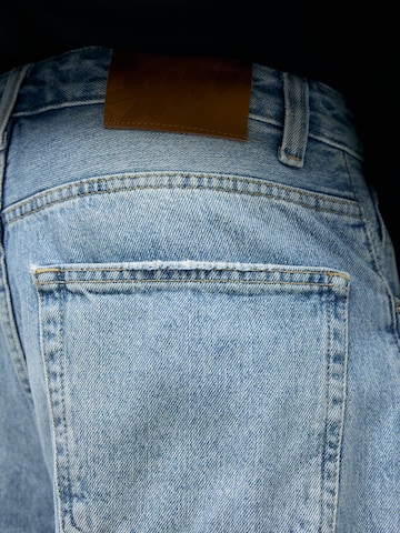 Pull&Bear Lużny krój Jeansy w kolorze niebieski
