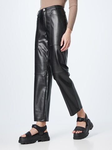 Regular Pantalon 'Larson' ONLY en noir : devant