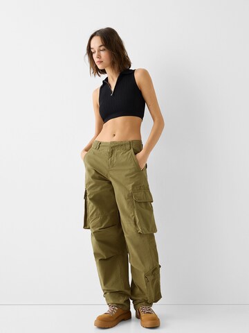 Bershka Loose fit Cargo trousers in Green