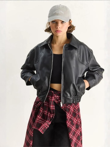 Bianco Lucci Tussenjas in Zwart: voorkant