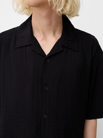 Coupe regular Chemise Bershka en noir