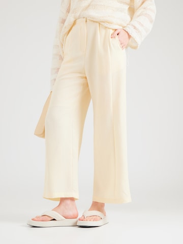 Wide Leg Pantalon à pince 'Zuri' ABOUT YOU en jaune : devant