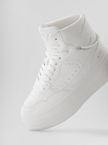 Sneaker alta di Bershka in bianco