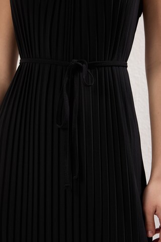 Trendyol - Vestido en negro