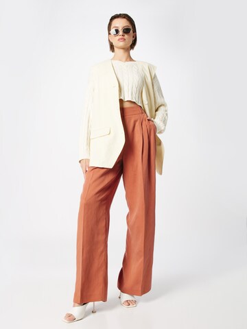 s.Oliver BLACK LABEL Wide leg Pleat-front trousers in Orange