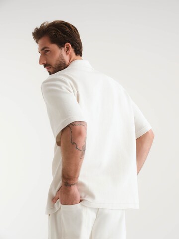 ABOUT YOU x Kevin Trapp - Regular Fit Camisa 'Leopold' em branco